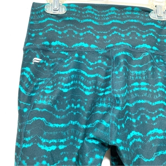 Fabletics High Waisted Powerhold Crop Leggings Teal Blue Green Print size XS - Picture 6 of 6